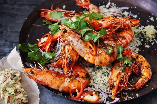 Saladas de camarão tigre com foto