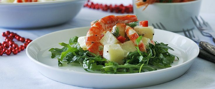 Delicious salad with prawns