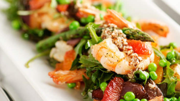 Salad with tiger shrimp and avocado