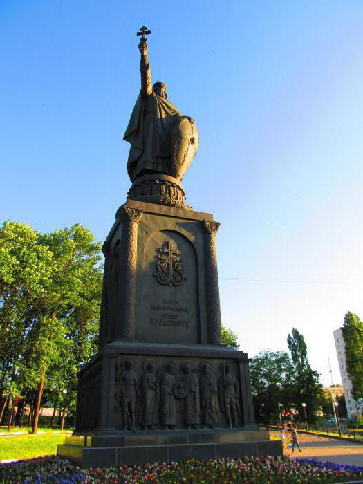 description of the monument to Prince Vladimir in Belgorod