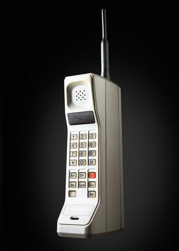 最初の携帯電話の世界