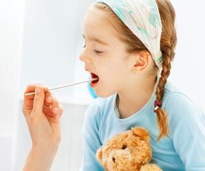 Como curar a criança tosse seca