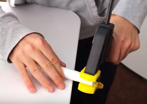 how to make selfie stick their hands in the home