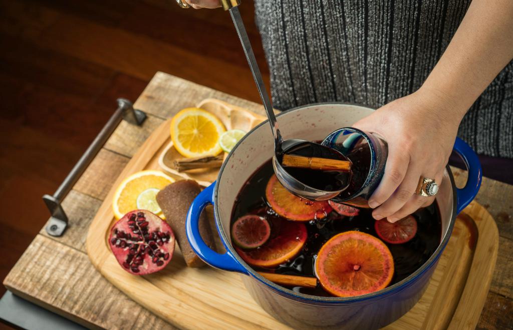 Mulled wine with pomegranate