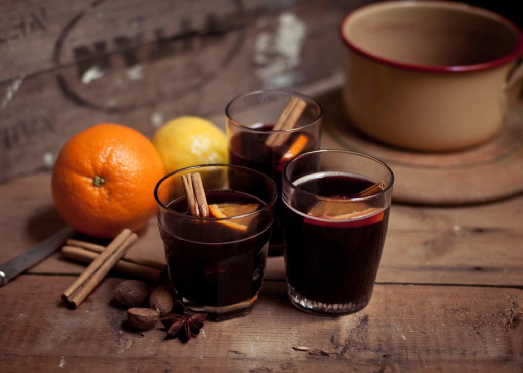 grzane Wino z kardamonu, cynamonem i pomarańczą