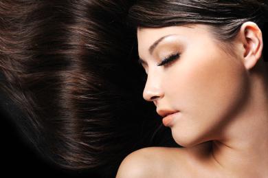 cómo detener la caída del cabello en las mujeres en el hogar de los clientes