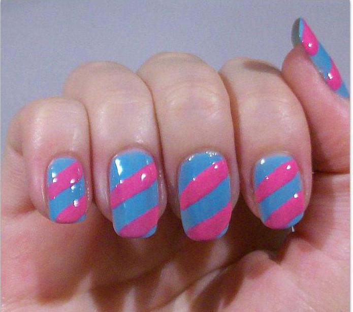粉红色和蓝色指甲