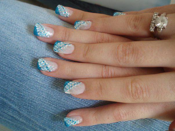 manicure in blue tones