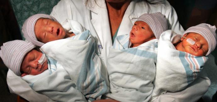 o nascimento de gêmeos