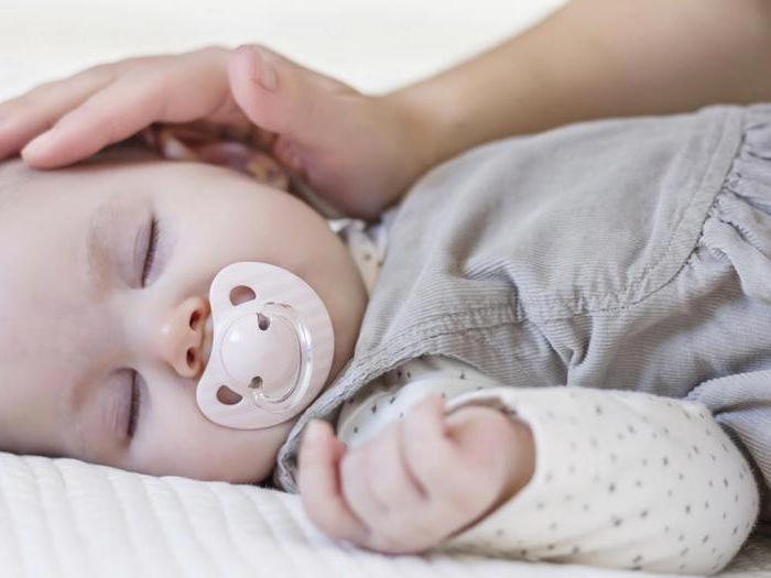 Baby 9 Monate schreit im Schlaf