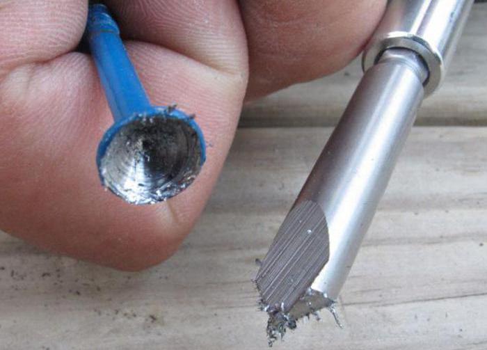 how to Unscrew a stripped screw faces