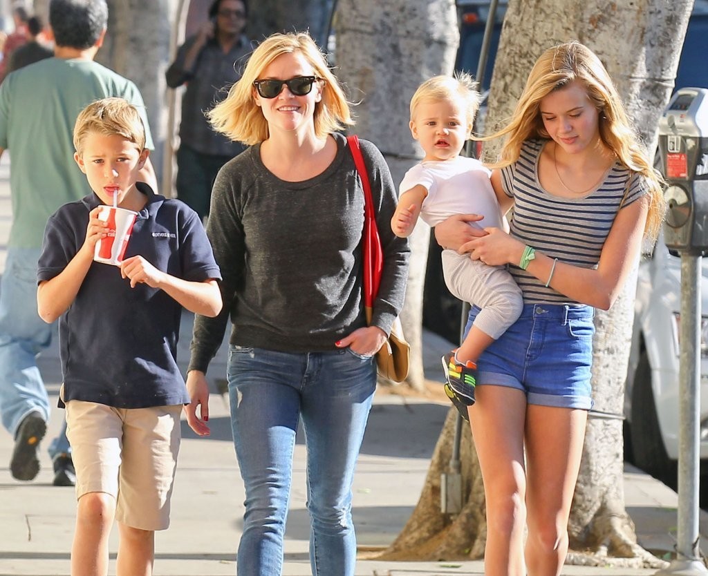 Reese Witherspoon and children
