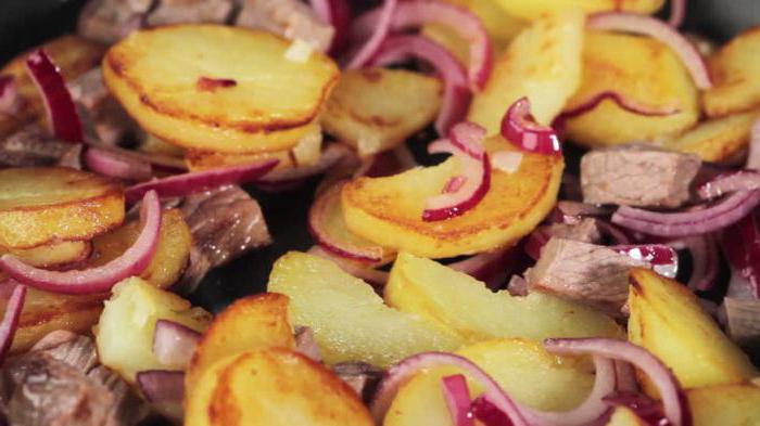 cómo freír las patatas con la carne en la sartén