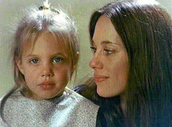 Angelina Jolie in der kindheit