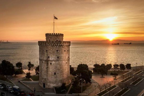 la torre blanca símbolo de la ciudad de tesalónica fue construida