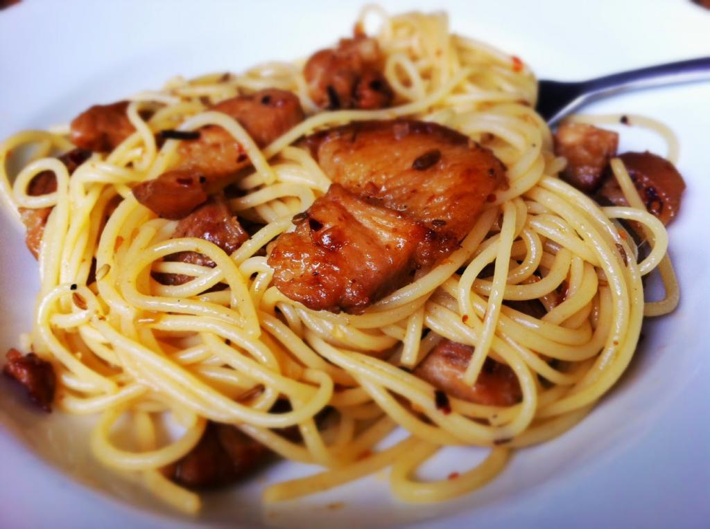 Дайындау ет қосылған спагетти