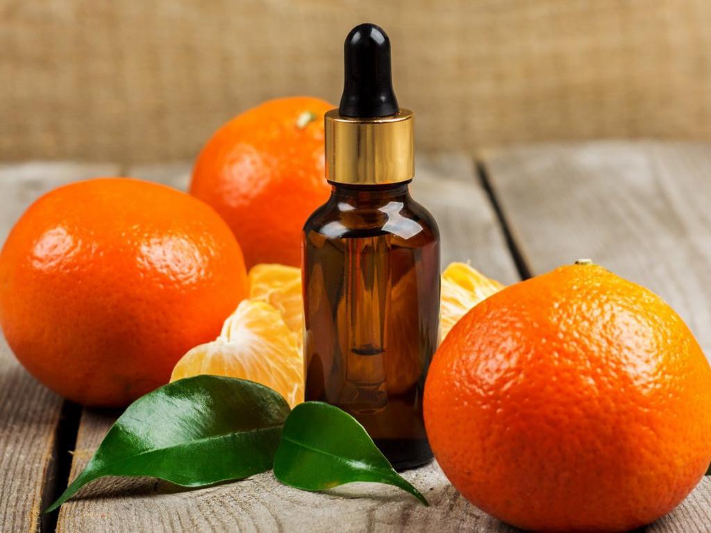 Benefits and harms of tangerine oil