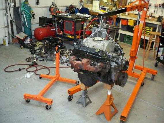 Stand for disassembly and Assembly of engines photo