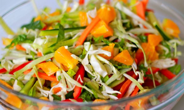 Carne salada chinês com legumes