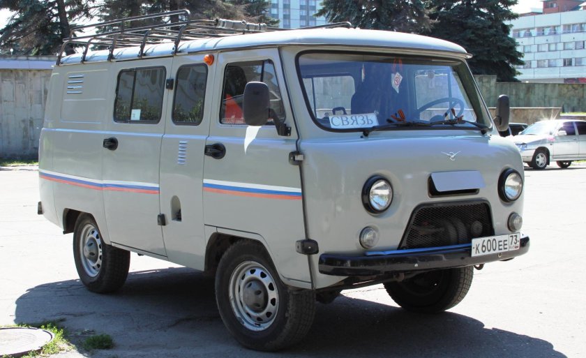 Автомобіль УАЗ-3741
