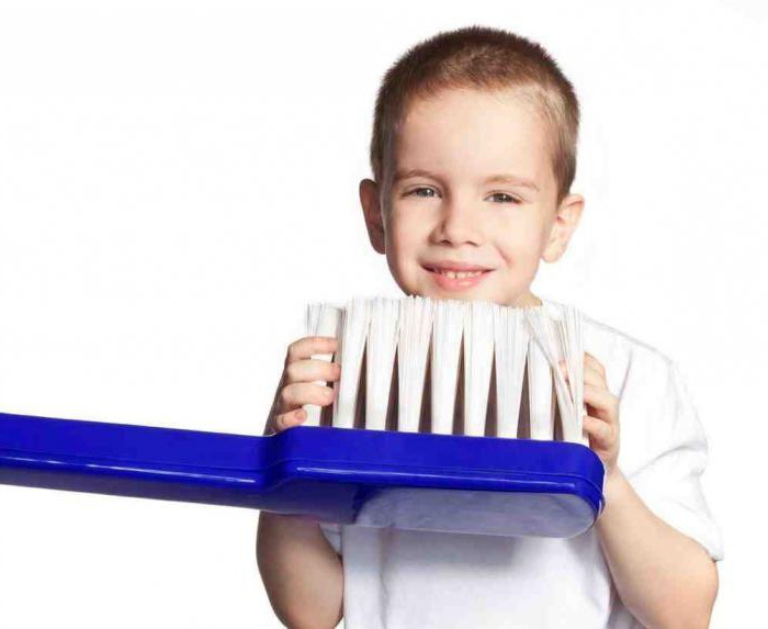 sık sık değiştirmek için bir diş fırçası çocuk