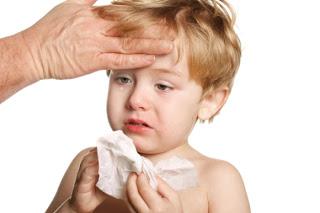 die Symptome einer Meningitis bei einem Kind