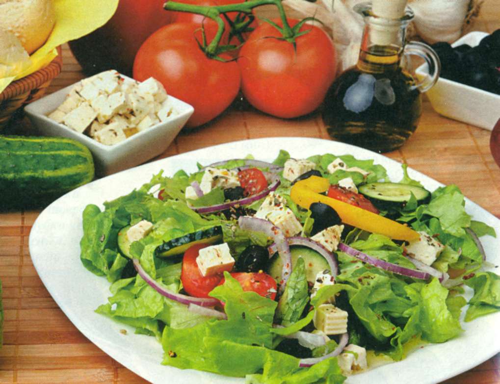 Salada grego clássico com pequim, couve