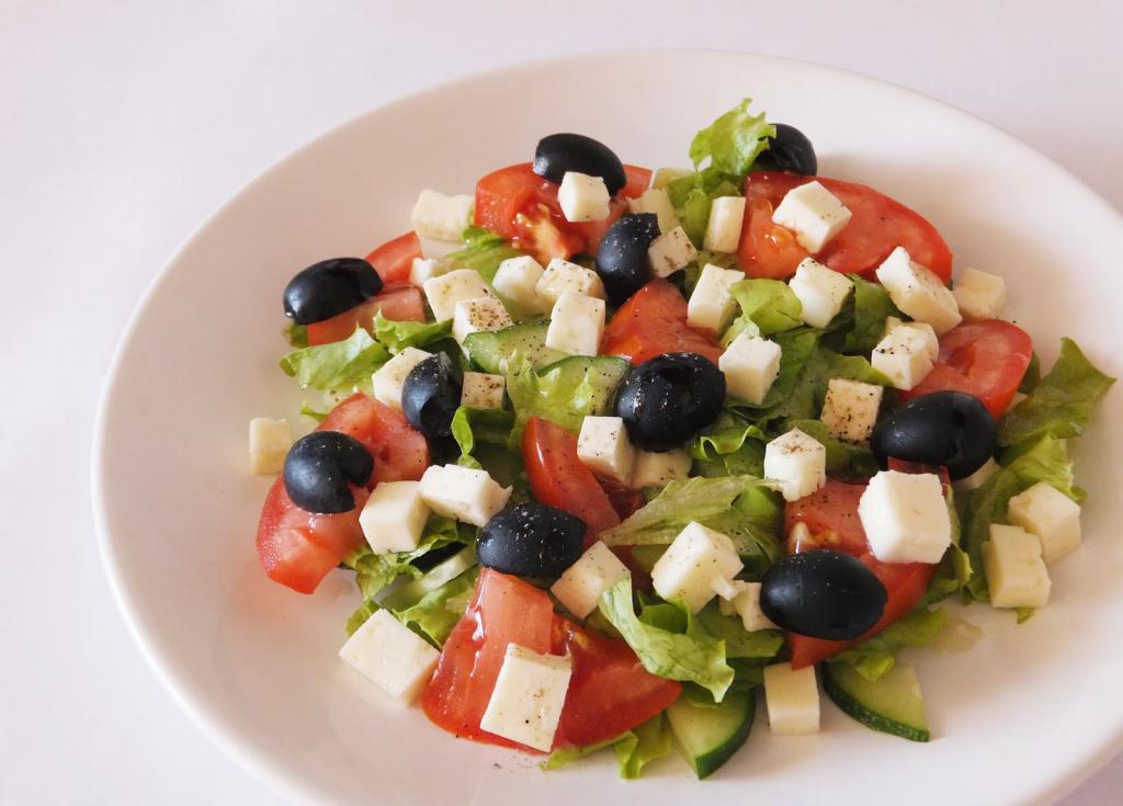 Грецький салат класичний фото