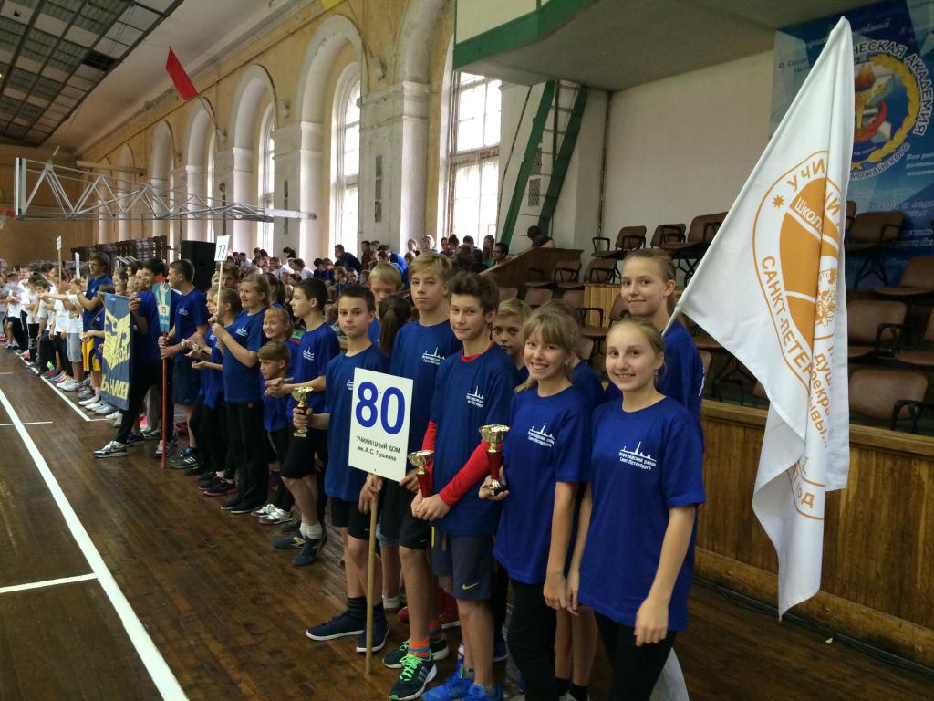 Sport-Unterricht in der Schule 80 Petrograder Bezirkes