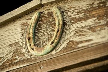 how to hang a horseshoe over the door