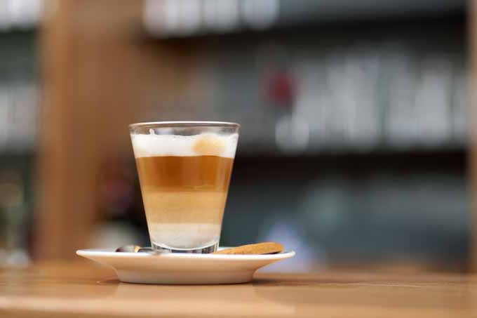 cappuccino differs from latte macchiato