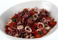 Kochen Meeresfrüchte: Salat aus Tintenfisch mit Käse und ei