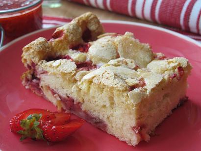 pie with strawberries in multivarka