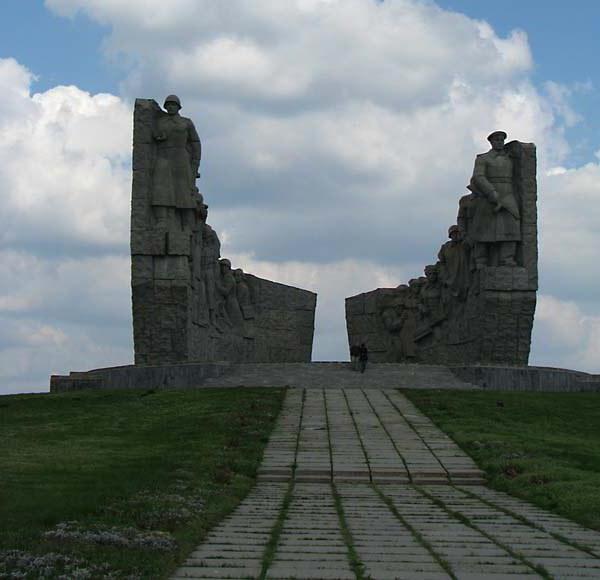 monumento a la gloria en el самбекских alturas