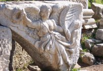 What is the ancient Greek goddess Nike? Sculptures and temples