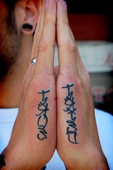 Tatuagens nos braços inscrições para o diretório