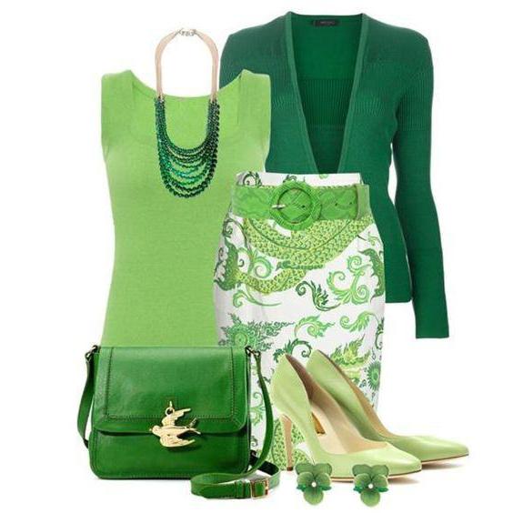 verdes zapatos y el bolso verde