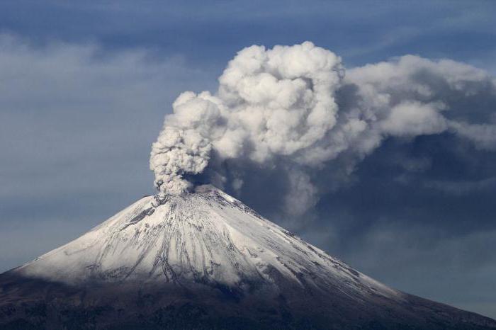 un volcán en méxico, el popocatépetl
