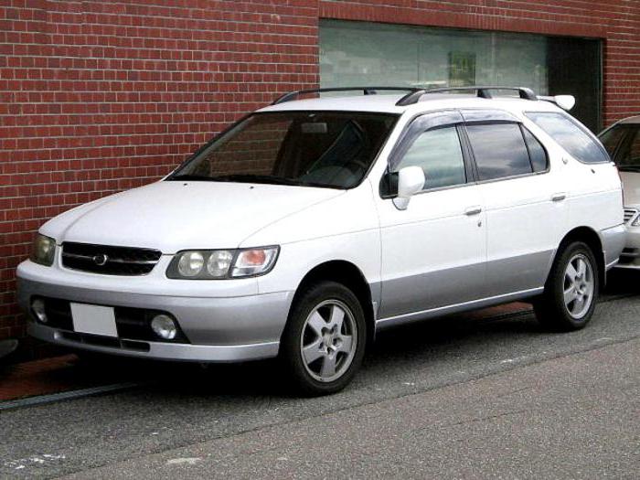 Nissan Primera wagon photo