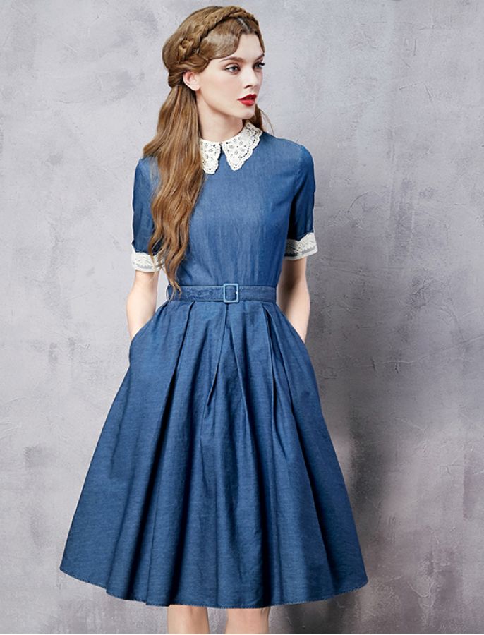 girl's Dress in retro style