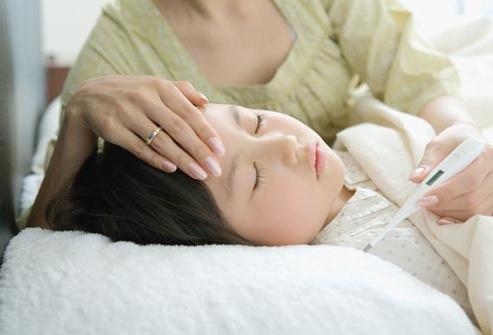 por que o bebê é fortemente suores durante o sono