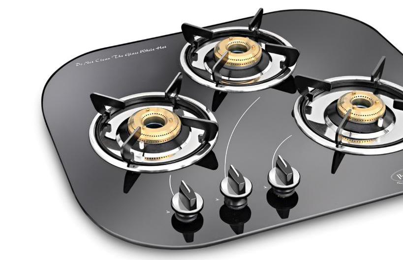 Gas hob with three burners