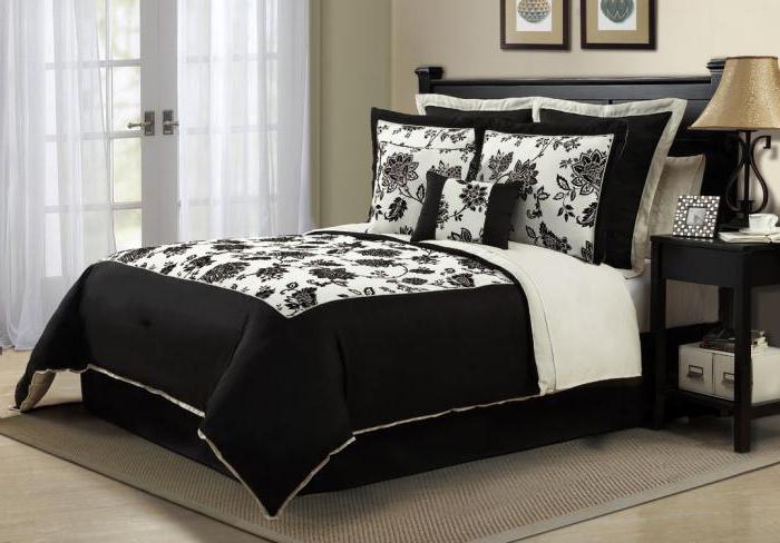schwarz und weiße Bettwäsche