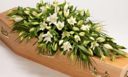 las flores de funeral de una mujer