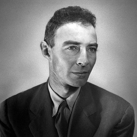 रॉबर्ट Oppenheimer और परमाणु बम