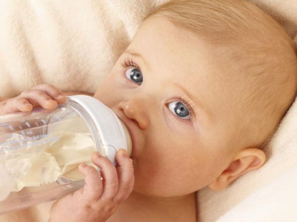 bebé de 5 meses, la alimentación artificial