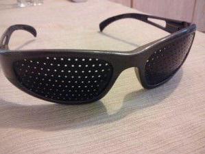 Glasses for vision correction (pinhole glasses)