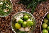 Canned appetizer of green tomatoes for the winter
