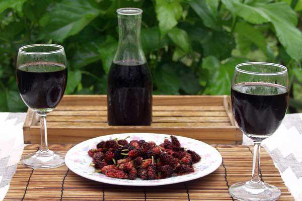 ein einfaches Rezept Wein aus Maulbeere