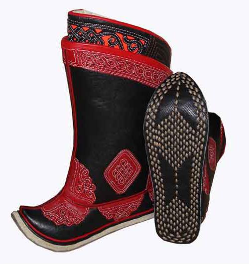 Mongolian boots